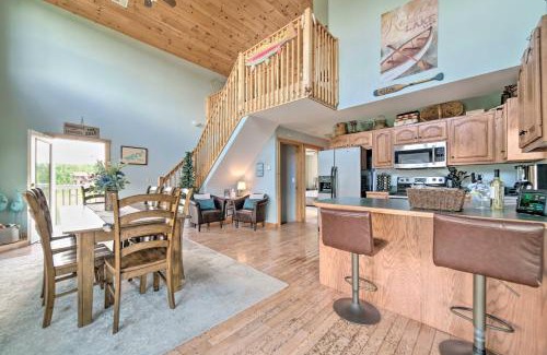 Sevierville House | Sevierville Lake House with Deck and Foosball Table!