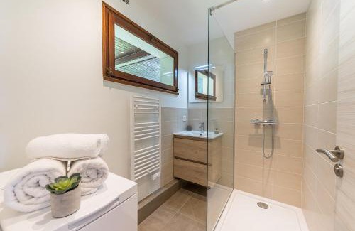 Sevrier Apartment | SEVRIER - Le cocon des Mouettes, Spacieux studio neuf à 2 pas du lac, Une Exclusivité LLA Selections depuis 2019