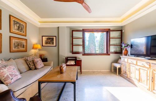 Santa Cruz Apartment | SF Apartamento con balcones con vistas al Hotel Alfonso XIII y a la Universidad