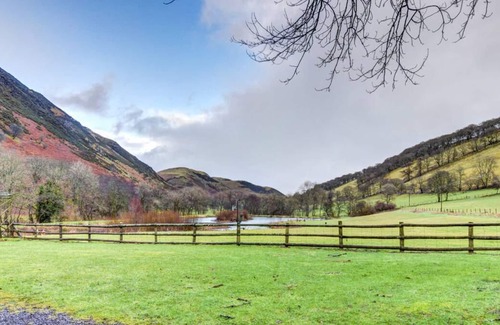 Builth Wells Ski Chalet | Sgrech y coed - Jay
