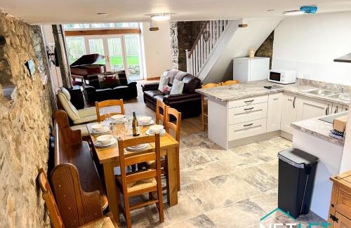 Milford Haven House | Sgubor Sgiwiff - Luxury Family Rural Retreat in Pembrokeshire