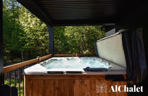 Petite-Riviere-Saint-Francois House | Shack saison - vue sur le fleuve avec spa