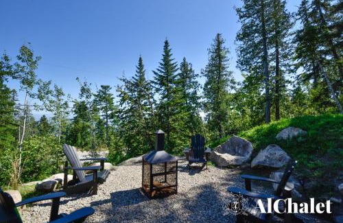Petite-Riviere-Saint-Francois House | Shack saison - vue sur le fleuve avec spa