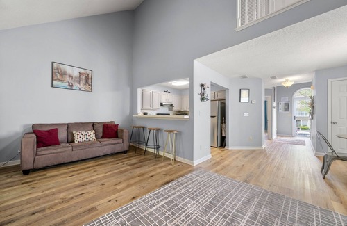 Smyrna House | Shabby Chic Suburban Hideaway, near Truist Park!