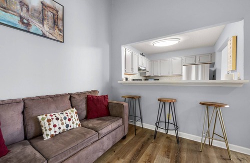 Smyrna House | Shabby Chic Suburban Hideaway, near Truist Park!