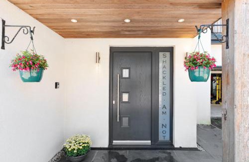 Camelford House | Shackled-Am-Not - Luxury home sleeps 8 with hot tub and games room North Cornwall