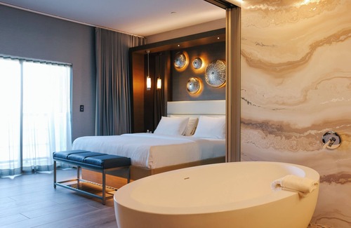 The Strand Hotel | Shade Hotel
