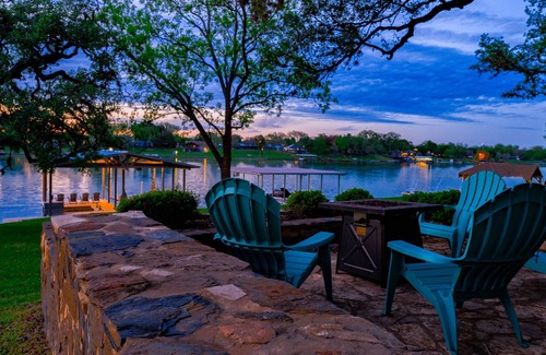Kingsland House | Shade Tree Cottage- Lakefront w/Views & Boat Dock