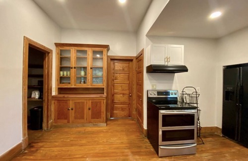 Burton House | Shadow Dawn | Lovely Historic Southern Home | Sleeps 6!