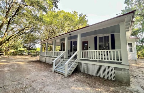 Burton House | Shadow Dawn | Lovely Historic Southern Home | Sleeps 6!