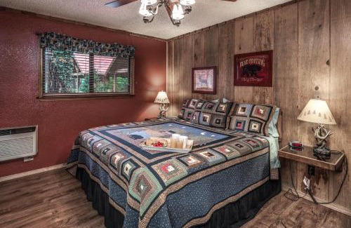 Ruidoso Ski Chalet | Shadow Mountain Lodge and Cabins