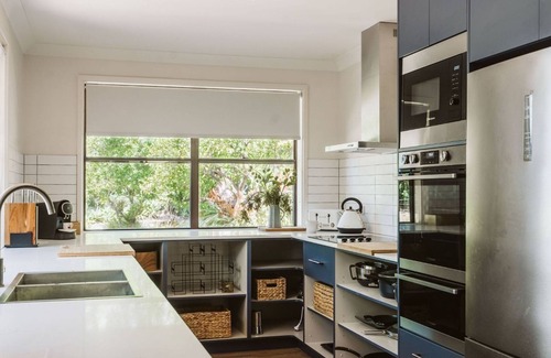 Narrawallee House | Shady Acres - Waterfront Escape