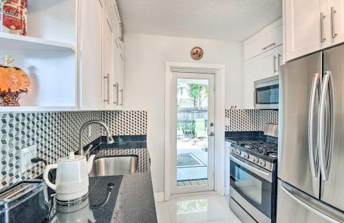 Croissant Park House | Shady and Eclectic Fort Lauderdale Dwelling with Yard!