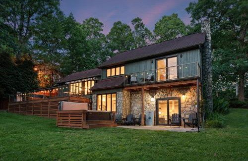 Sherrills Ford House | Shady Daze: Waterfront Home w Deck Hot Tub Lake Views