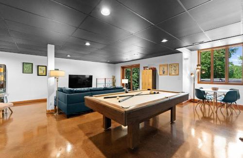 Sherrills Ford House | Shady Daze: Waterfront Home w Deck Hot Tub Lake Views