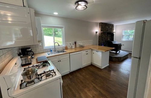 Livingston Manor House | Shady Fox Farm - Cozy Cabin in the Heart of the Catskills.