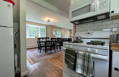 Livingston Manor House | Shady Fox Farm - Cozy Cabin in the Heart of the Catskills.