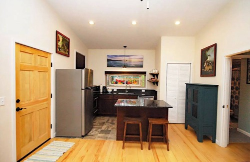 Weaverville Cottage | Shady Grove Cottage -Natural Setting In Town