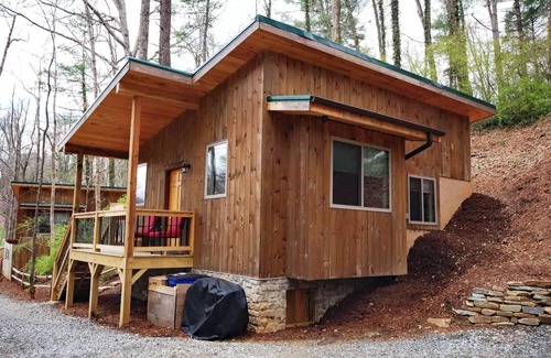 Weaverville Cottage | Shady Grove Cottage -Natural Setting In Town