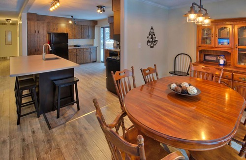 Grand Bend Cottage | Shady Oaks Cottage, Southcott Pines: Totally Renovated!