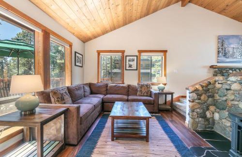 Truckee House | Shady Pines at Tahoe Donner- Serene Forest Retreat, 2 Gas Fireplaces, Sauna