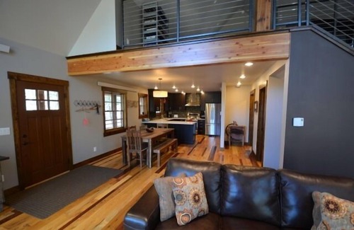 Rapid City Cabin | ShadyPines Cabin In The Black Hills w/Hot Tub & Centrally Located to Attractions