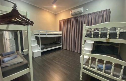 Kampung Wakaf Nyior Kembar House | Shafickza Guesthouse