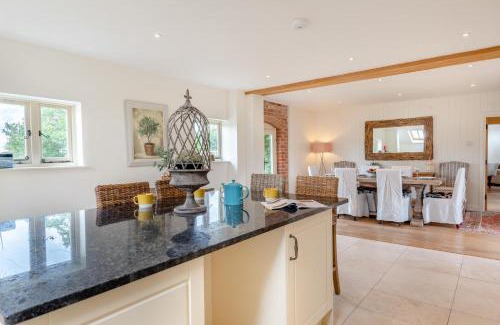 Lincoln House | Shakespeare Cottage
