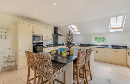 Lincoln House | Shakespeare Cottage