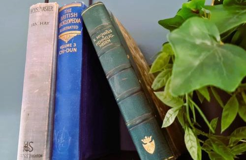 Salisbury House | Shakespeare Cottage - Parking & Short walk to City