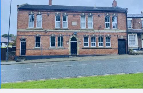 Prescot Apartment | Shakespeare's Snug