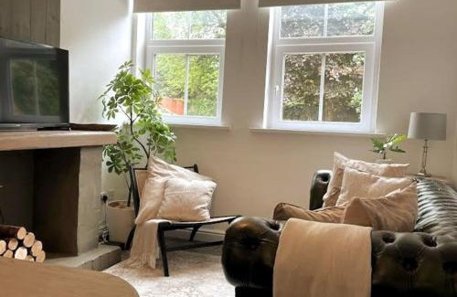 Prescot Apartment | Shakespeare's Snug