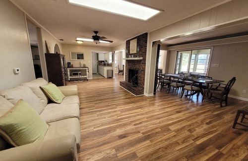 Lake Lorraine House | Shalimar Home- Enclosed Patio/Deck/Garage