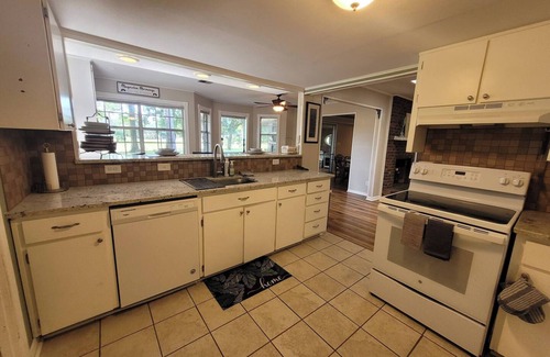 Lake Lorraine House | Shalimar Home- Enclosed Patio/Deck/Garage