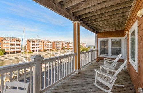 Manteo Apartment | Shallowbag Bay 704