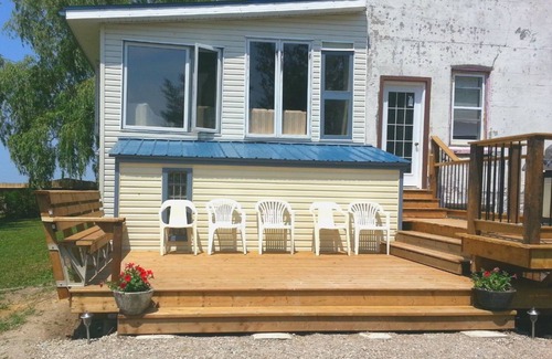 Ashfield-Colborne-Wawanosh House | Shamrock Beach Cottage near Ontario's sandy west coast!