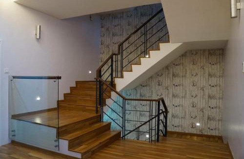 Tanjung Bungah Villa | Shamrock Boutique Villa - Stay for 12 person