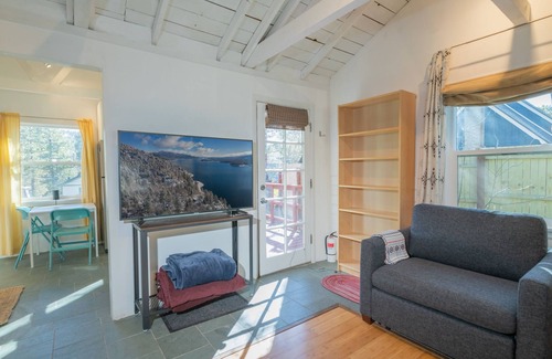 Big Bear Lake Cottage | Shamrock Cottage - Adorable Cottage Is Close To The Lake, Marinas, And Village With Mountain Views! 1 Bedroom Cottage