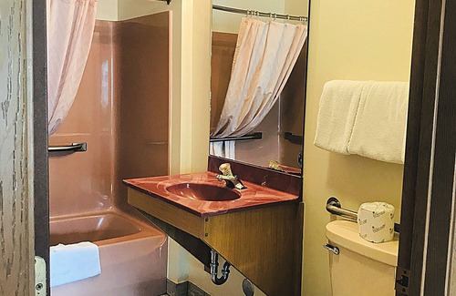 Lake Delton Hotel | Shamrock Motel