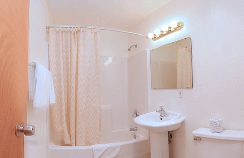 Lake Delton Hotel | Shamrock Motel