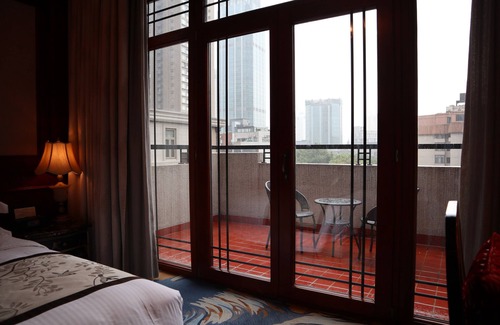 Huaihai Road Commercial Area Hotel | Shanghai Donghu Hotel
