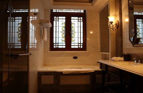 Huaihai Road Commercial Area Hotel | Shanghai Donghu Hotel