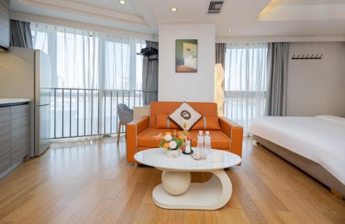 Yangpu Apartment | Shanghai Jubelle Boutique Apartment - Subway Lines 8-10-18 - Direct access to the Bund - Free fridge, washing machine, kitchen - Free luggage storage and package collection services