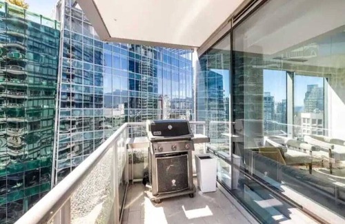 North Vancouver Apartment | Shangri-La - Downtown Core W/ Splendid View