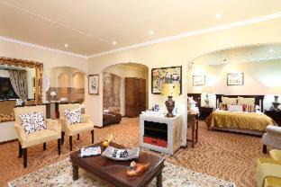 Hoekwil House | Shangri-La Manor