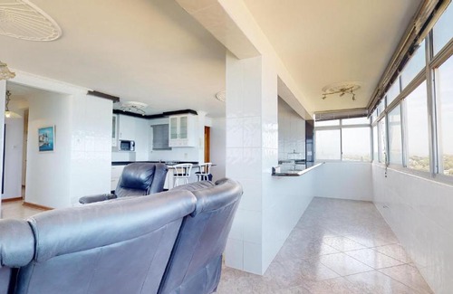 Doonside Apartment | Shangri-La Penthouse View