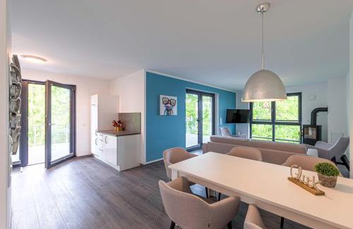 Krakow am See Apartment | Shanti-Suite mit Dachterrasse, Kamin & Sauna am Krakower See