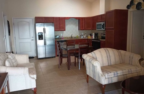 Tavares Condo | Shantiniketan F 8/2508/50 minutes to the Disney 2 mile to down town Tavares.