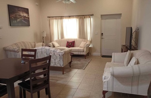 Tavares Condo | Shantiniketan F 8/2508/50 minutes to the Disney 2 mile to down town Tavares.