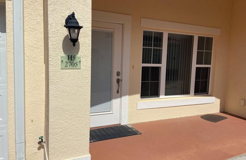 Tavares Condo | Shantiniketan H 5 /2705 /50 minutes to the Disney 2 mile to down town Tavares.
